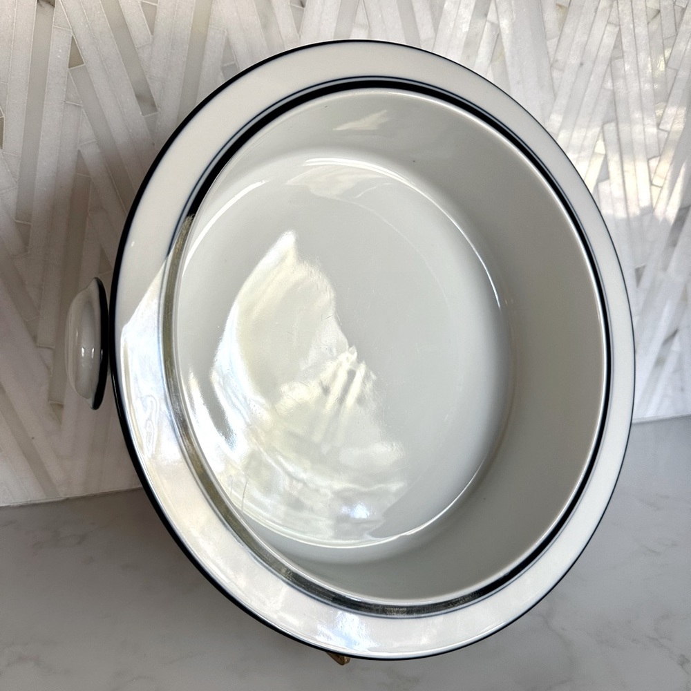 Dansk Bistro Christianshavn White w/ Navy Round Casserole or Serving Dish.